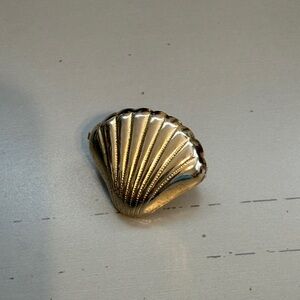 Gold Shell scarf clip